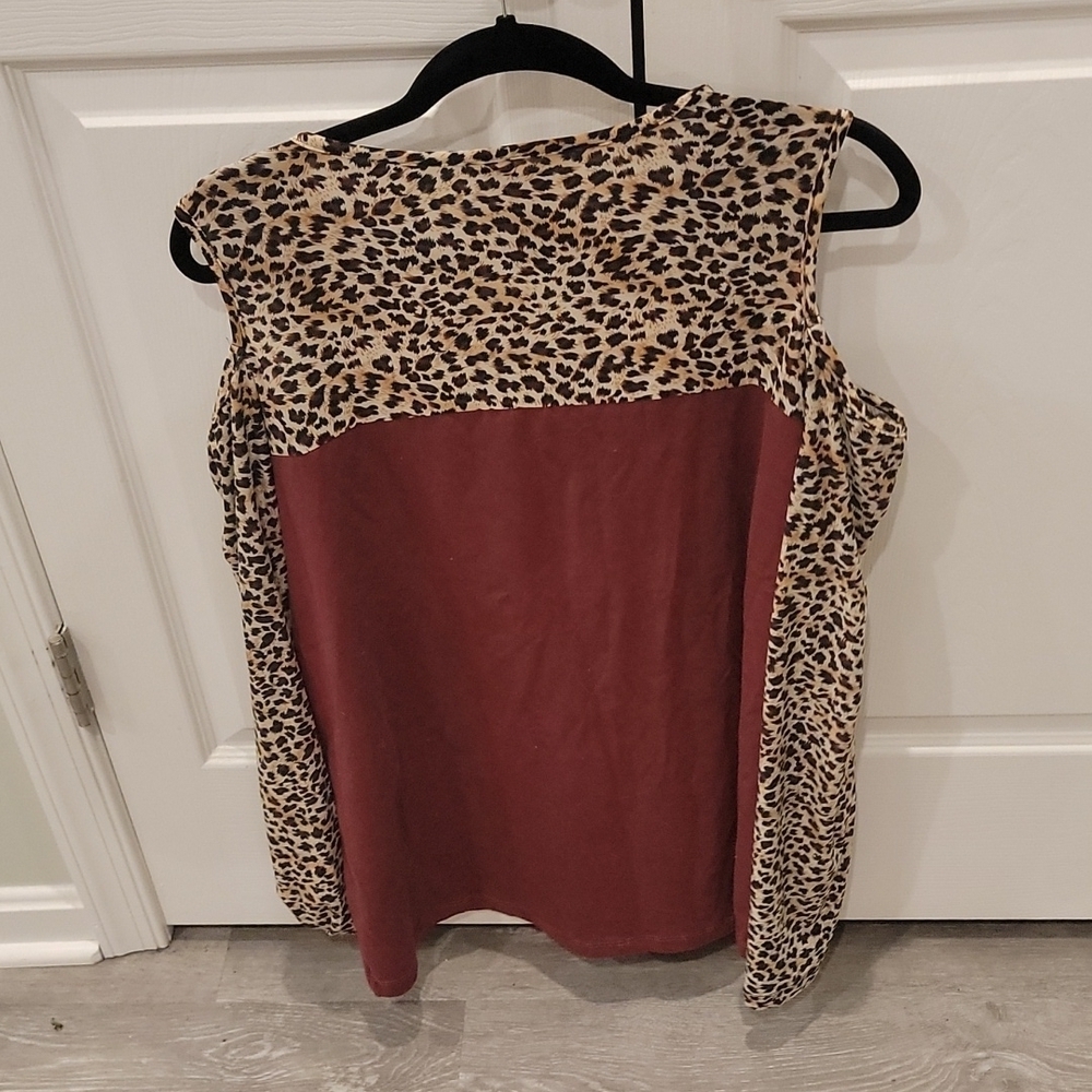 NWT Leopard Cold Shoulder Top - Picture 3 of 3